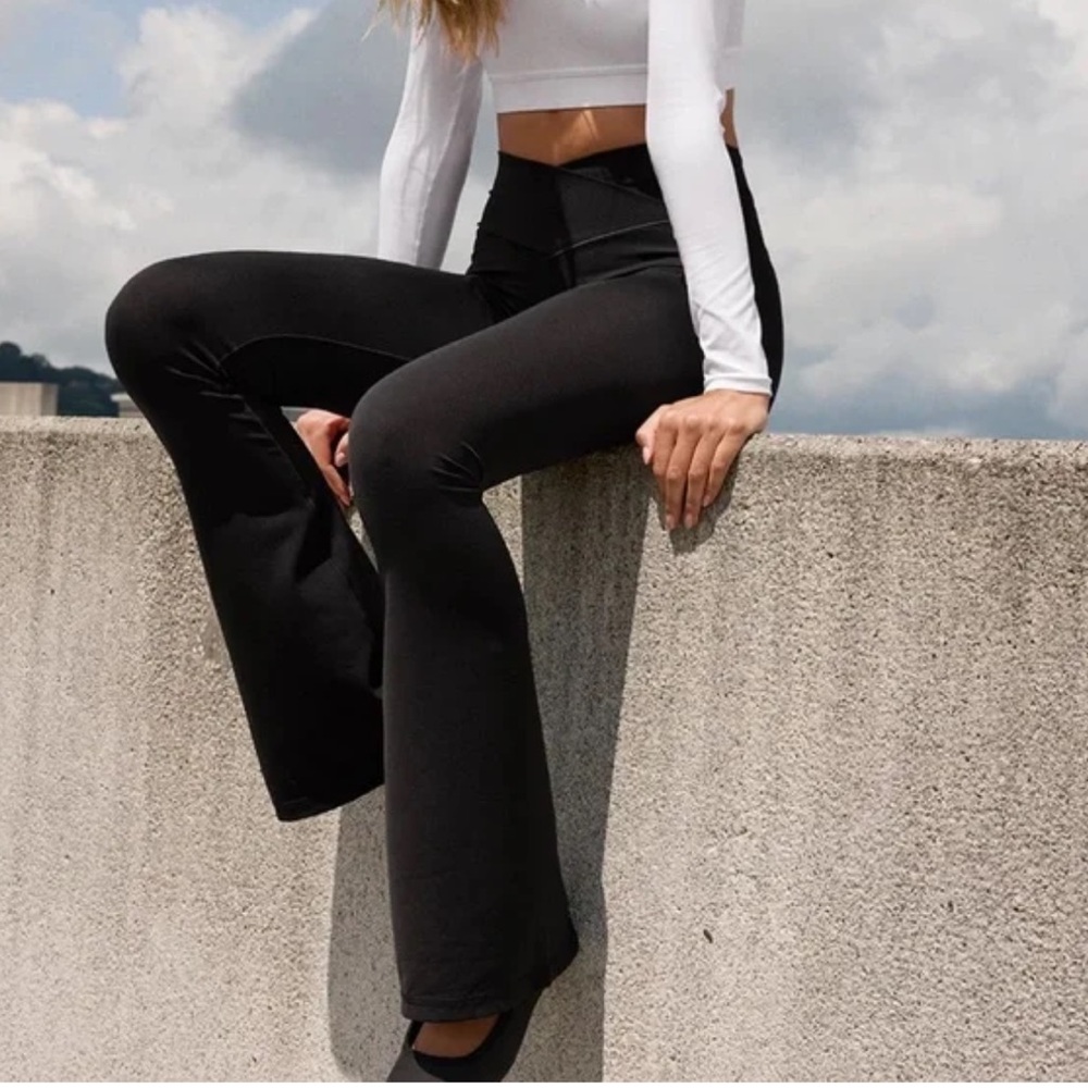 Aerie offline Real Me Flare Hi Rise LONG Inseam Black Leggings Small
